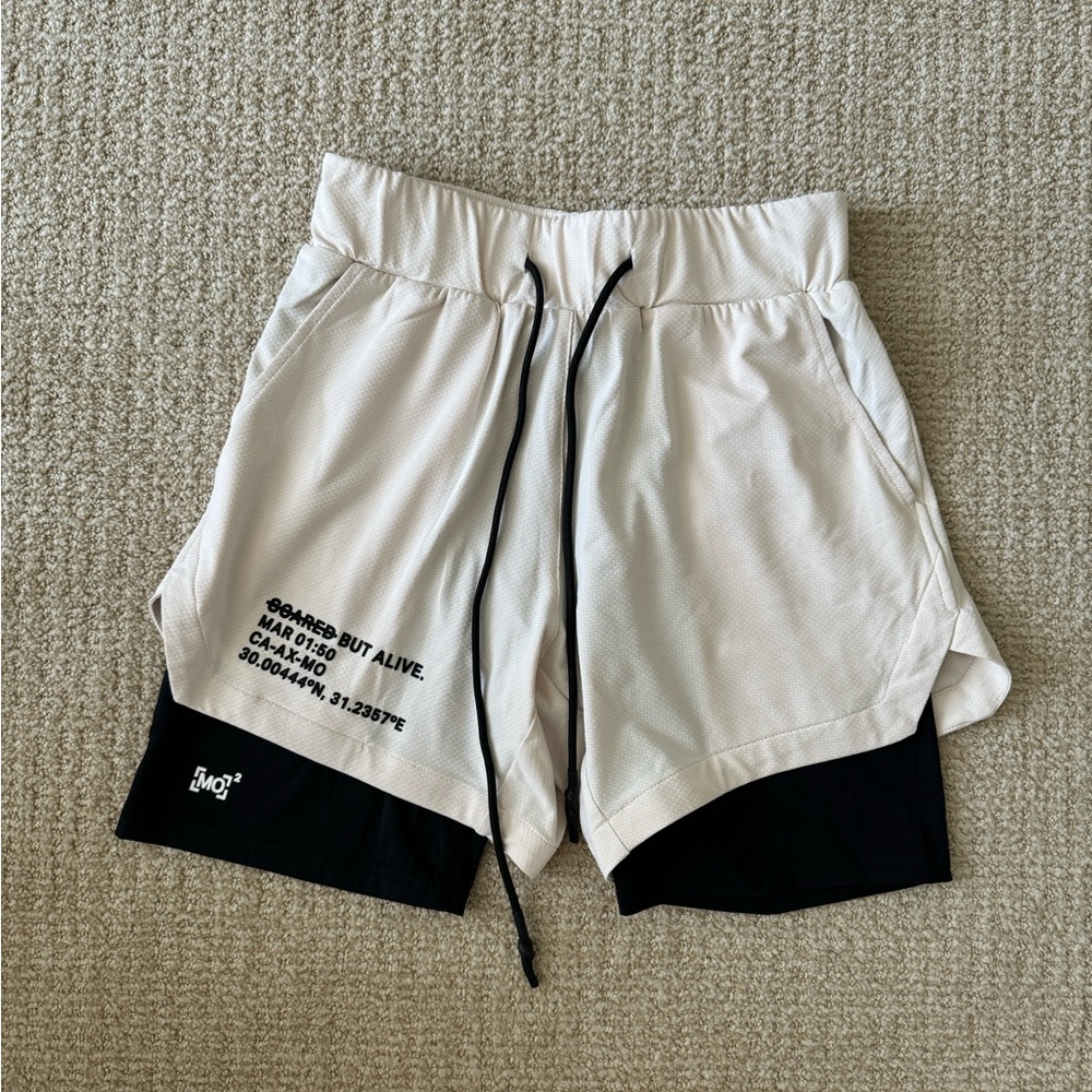 scared but alive Maldives 5 inch tech workout shorts! NWT, size s